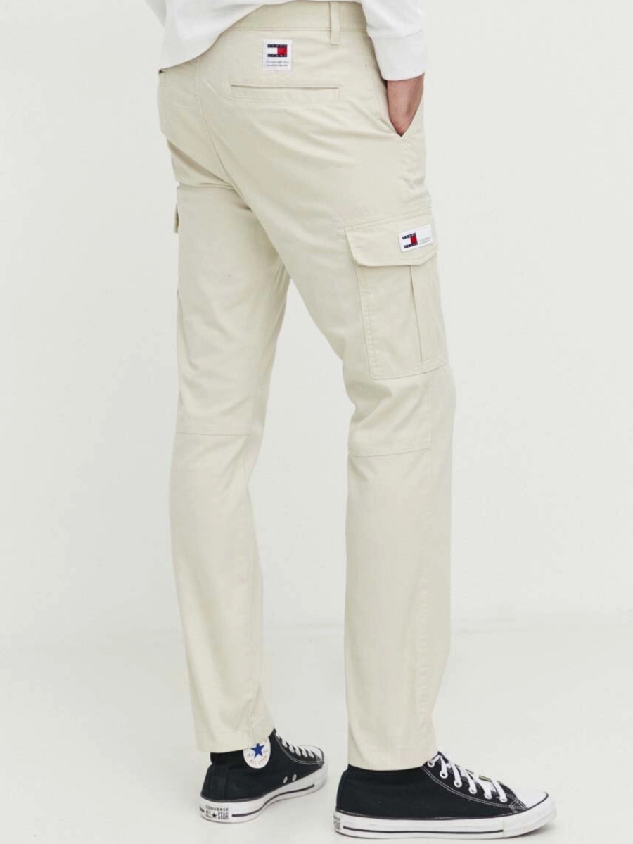detail Tommy Jeans pánske krémové nohavice