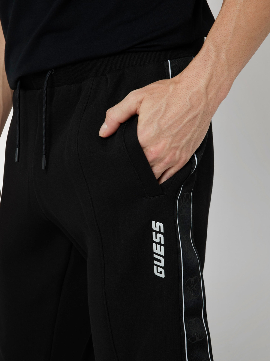 detail Guess pánske čierne tepláky