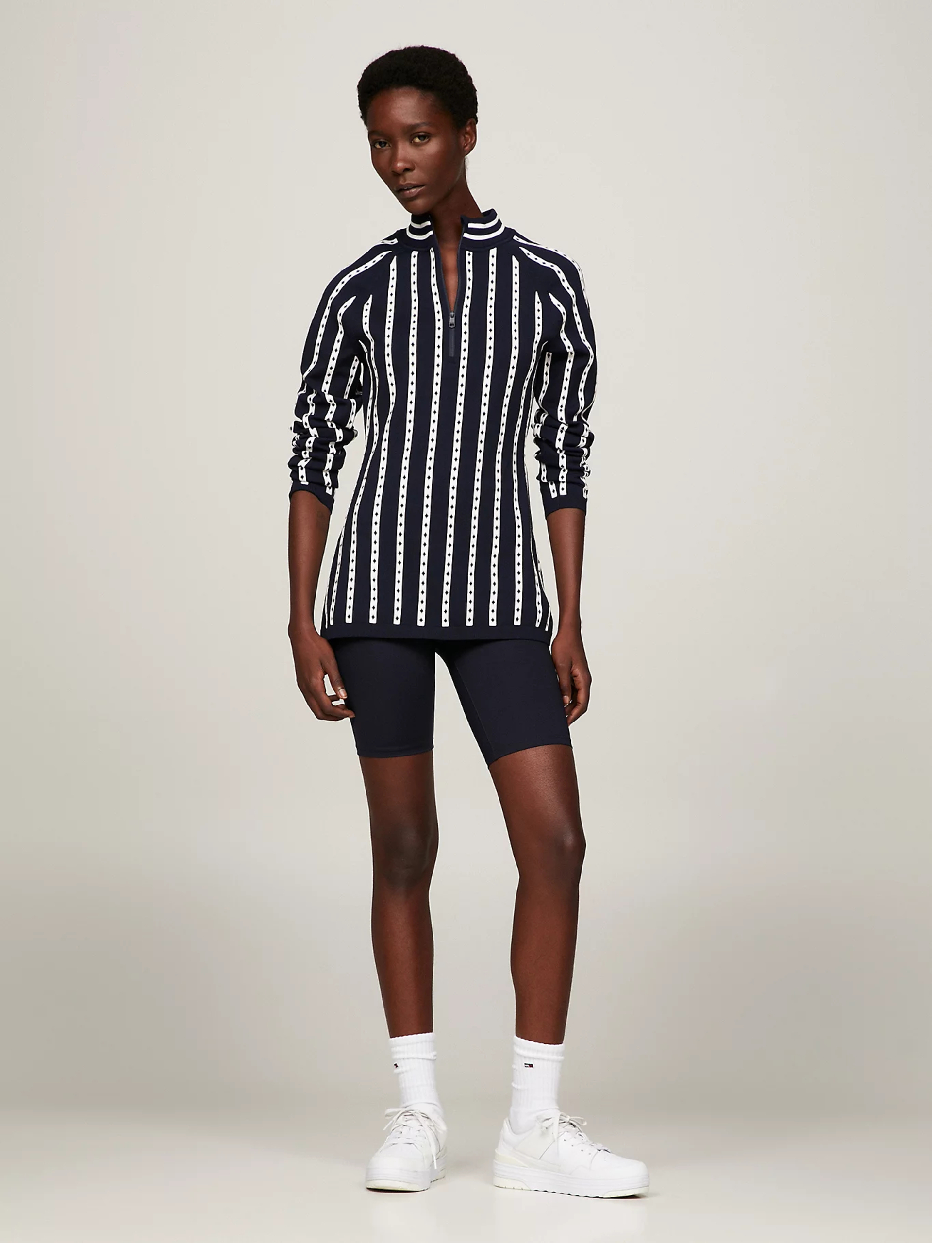 Tommy Hilfiger dámsky tmavomodrý sveter so vzorom - XS (0A4)