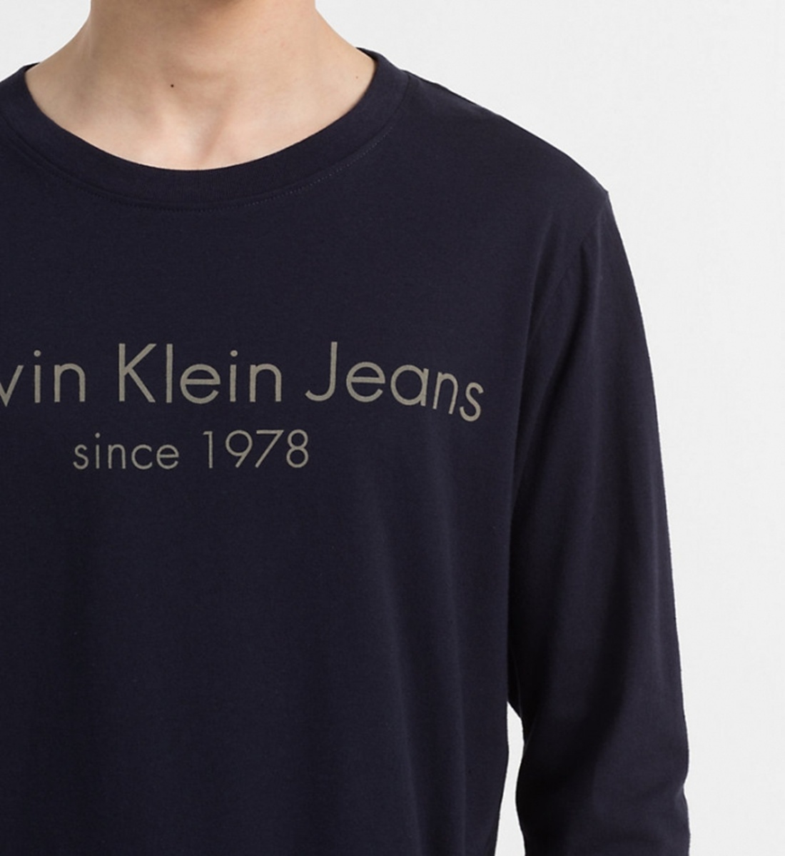 Calvin Klein pánske tmavomodré tričko Treavik - XXL (402)