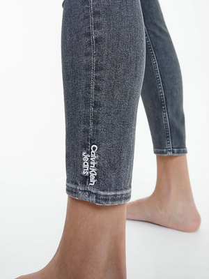 Calvin Klein dámske šedé džínsy - 26/NI (1BZ)