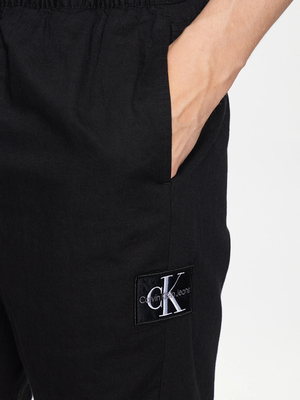 Calvin Klein pánske čierne látkové šortky - S (BEH)