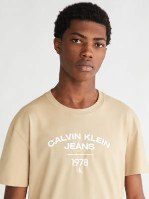 Calvin Klein pánske béžové tričko - XL (PF2)