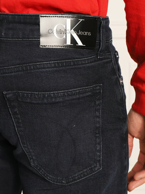 Calvin Klein pánske tmavo modré džínsy SLIM - 30/32 (1BJ)