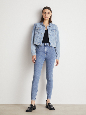 Tommy Jeans dámska svetlo modrá džínsová bunda - XS (1AB)