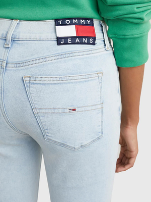 Tommy Jeans dámske svetlo modré džínsy NORA - 28/30 (1AB)