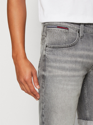 Tommy Jeans pánske svetlo šedé šortky RONNIE - 30/NI (1BZ)