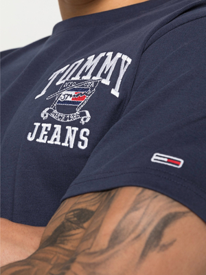 Tommy Jeans pánske tmavomodré tričko HOMESPUN COLLEGE - S (C87)