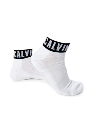 Calvin Klein pánske biele ponožky 3 pack - 000 (H60)