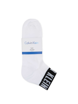 Calvin Klein pánske biele ponožky 3 pack - 000 (H60)