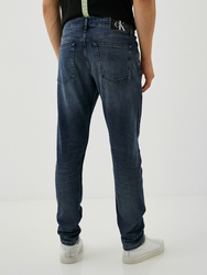 Calvin Klein pánske modré džínsy Slim Taper - 30/32 (1BJ)