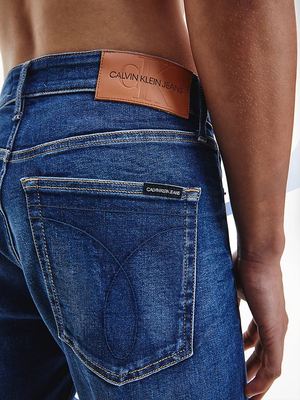 Calvin Klein pánske modré džínsy Taper - 34/32 (1BJ)