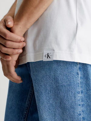 Calvin Klein pánske biele tričko LOGO TAB - L (YAF)