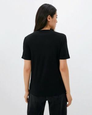 Guess dámske čierne tričko - M (JBLK)