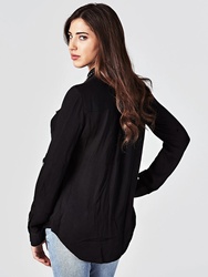 Guess dámska čierna košeľa so striebornými perličkami - XS (JBLK)