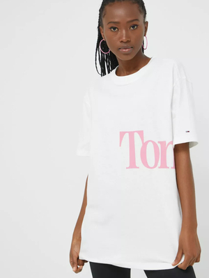Tommy Jeans dámske biele tričko OVRSZD BOLD TOMMY - XS (YBL)