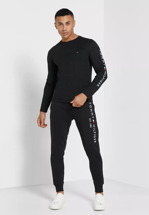 Tommy Hilfiger pánske čierne tričko s dlhým rukávom - M (BDS)