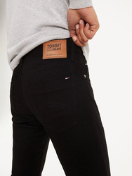 Tommy Jeans pánske čierne džínsy SCANTON - 31/34 (008)