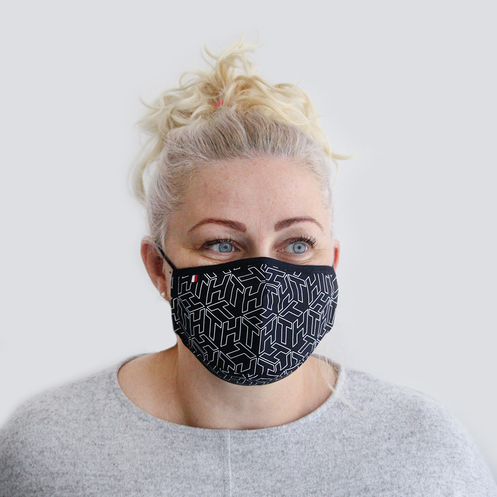 detail Tommy Hilfiger dámske tmavomodré rúško