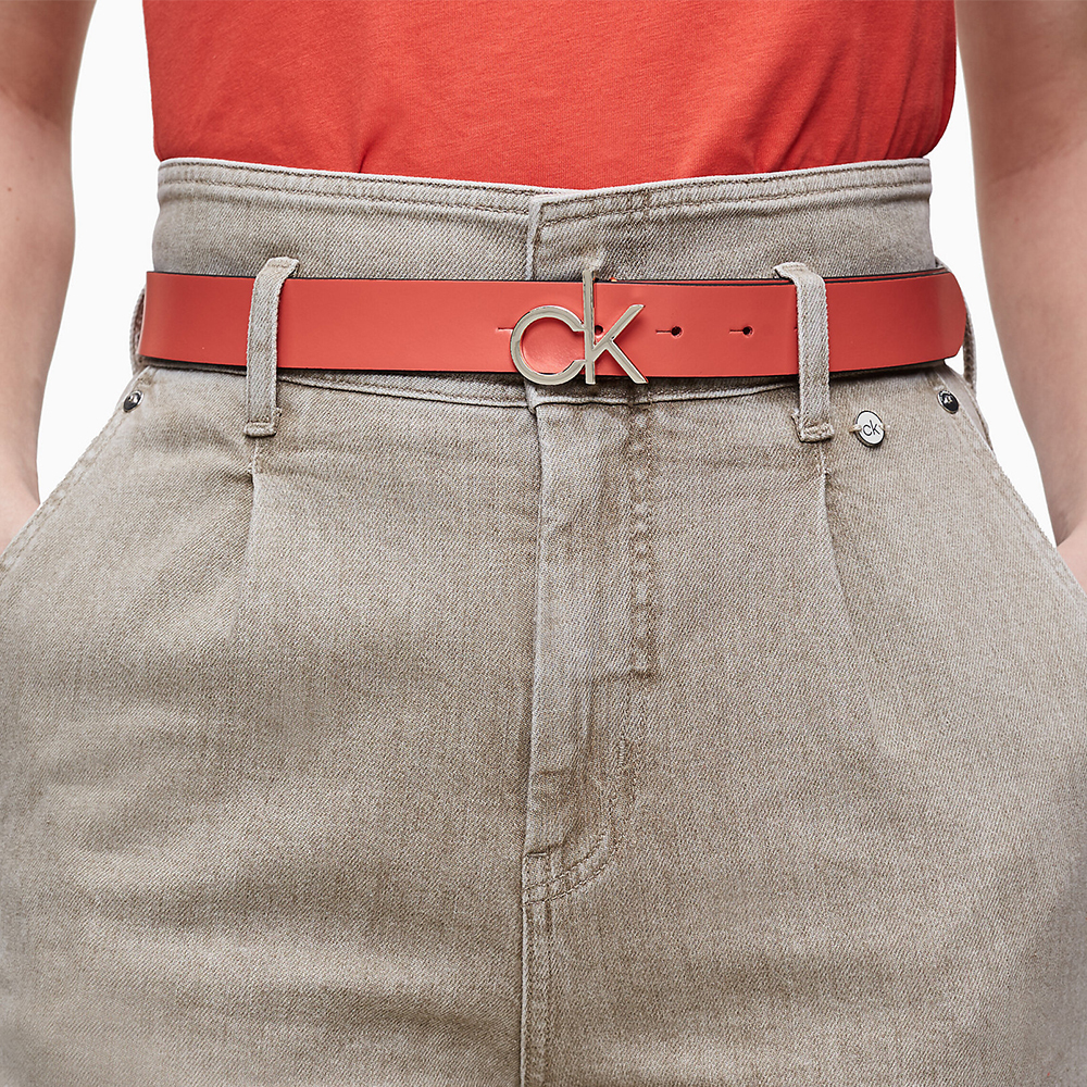 detail Calvin Klein dámsky koralový opasok