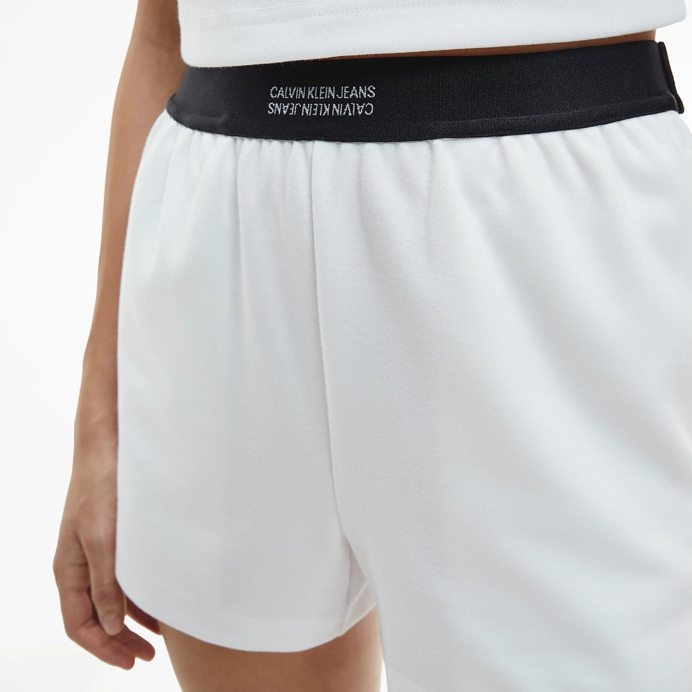 detail Calvin Klein dámske biele šortky