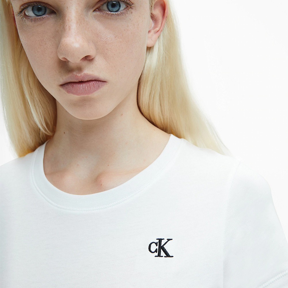 detail Calvin Klein dámske biele tričko