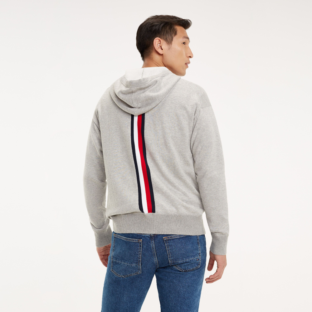 detail Tommy Hilfiger pánsky šedý sveter Hoody