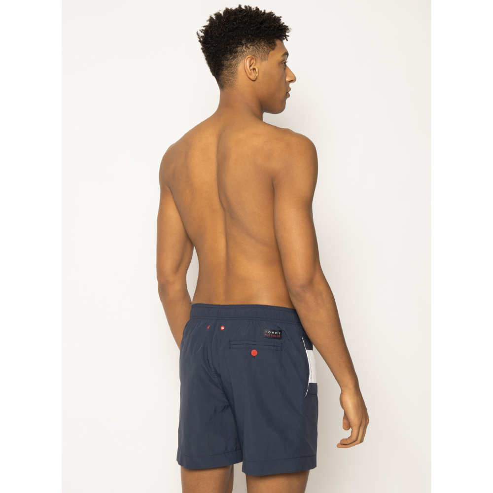 detail Tommy Hilfiger pánske tmavo modré plavky