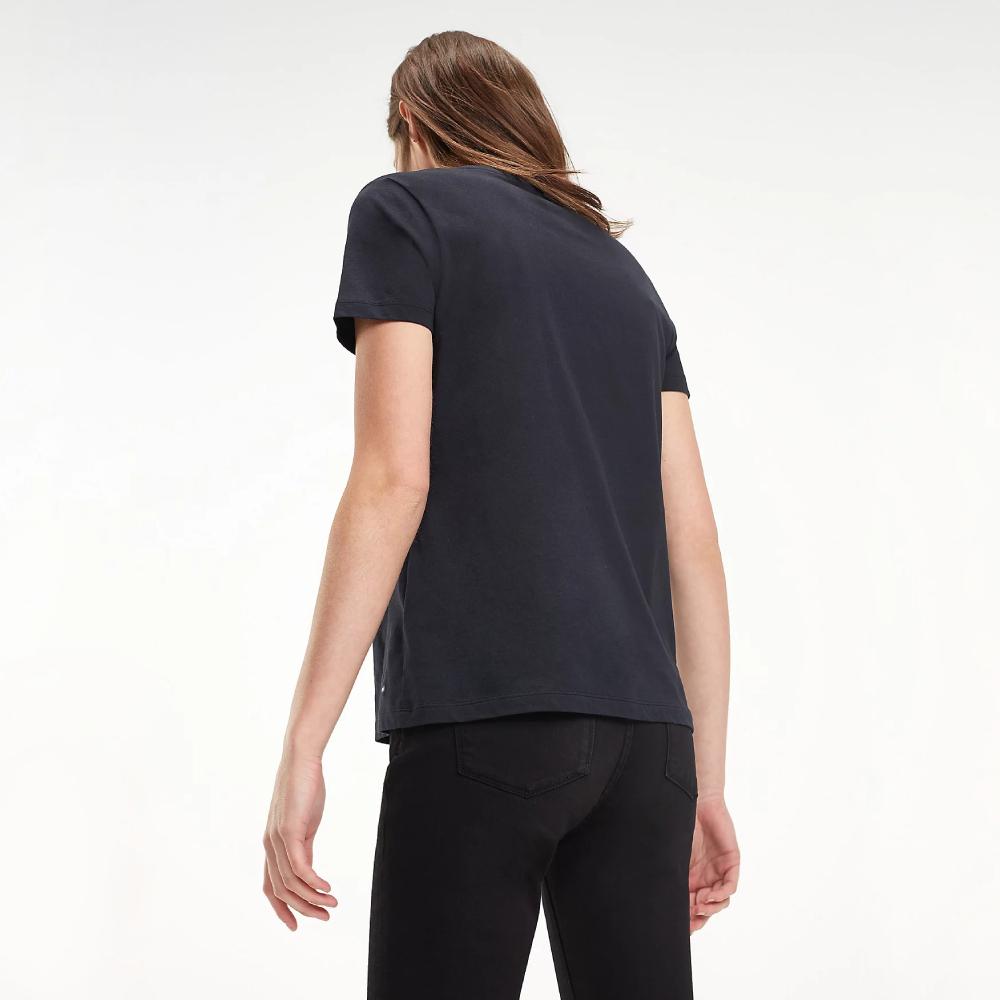 detail Tommy Hilfiger dámske čierne tričko Graphic