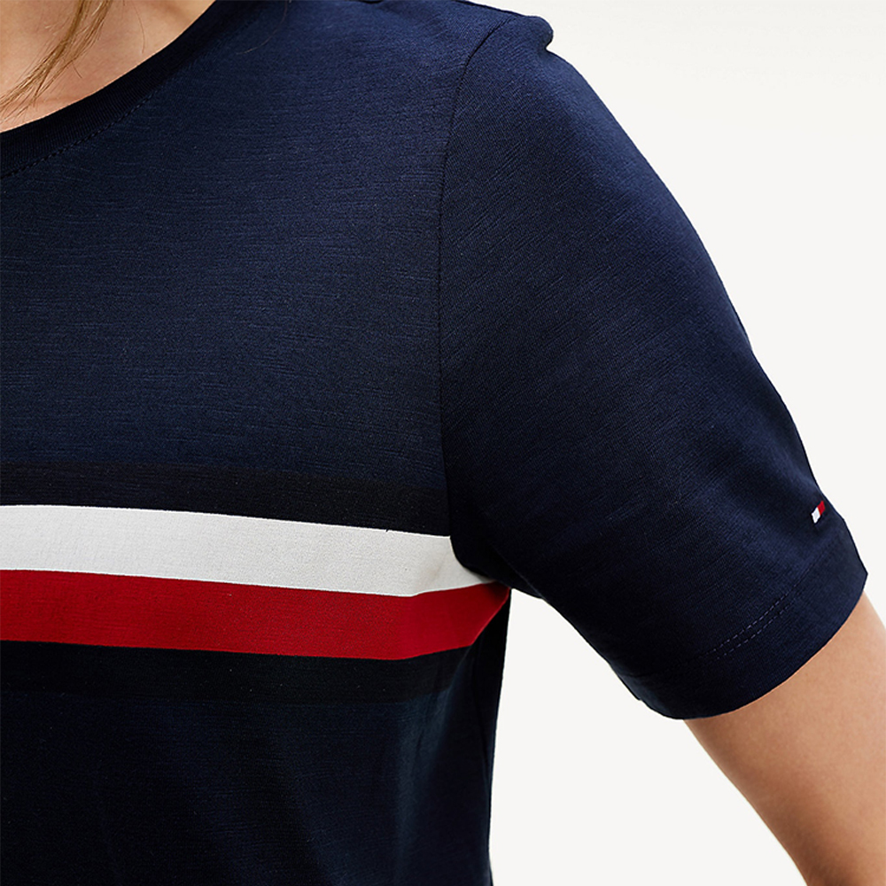 detail Tommy Hilfiger dámske tmavomodré tričko