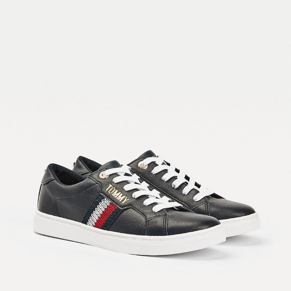 detail Tommy Hilfiger dámske tmavomodré tenisky Lace up