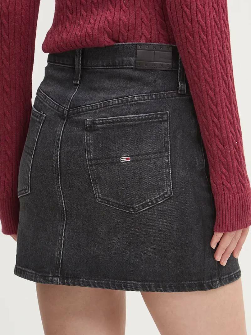 detail Tommy Jeans dámska džínsová sukňa 