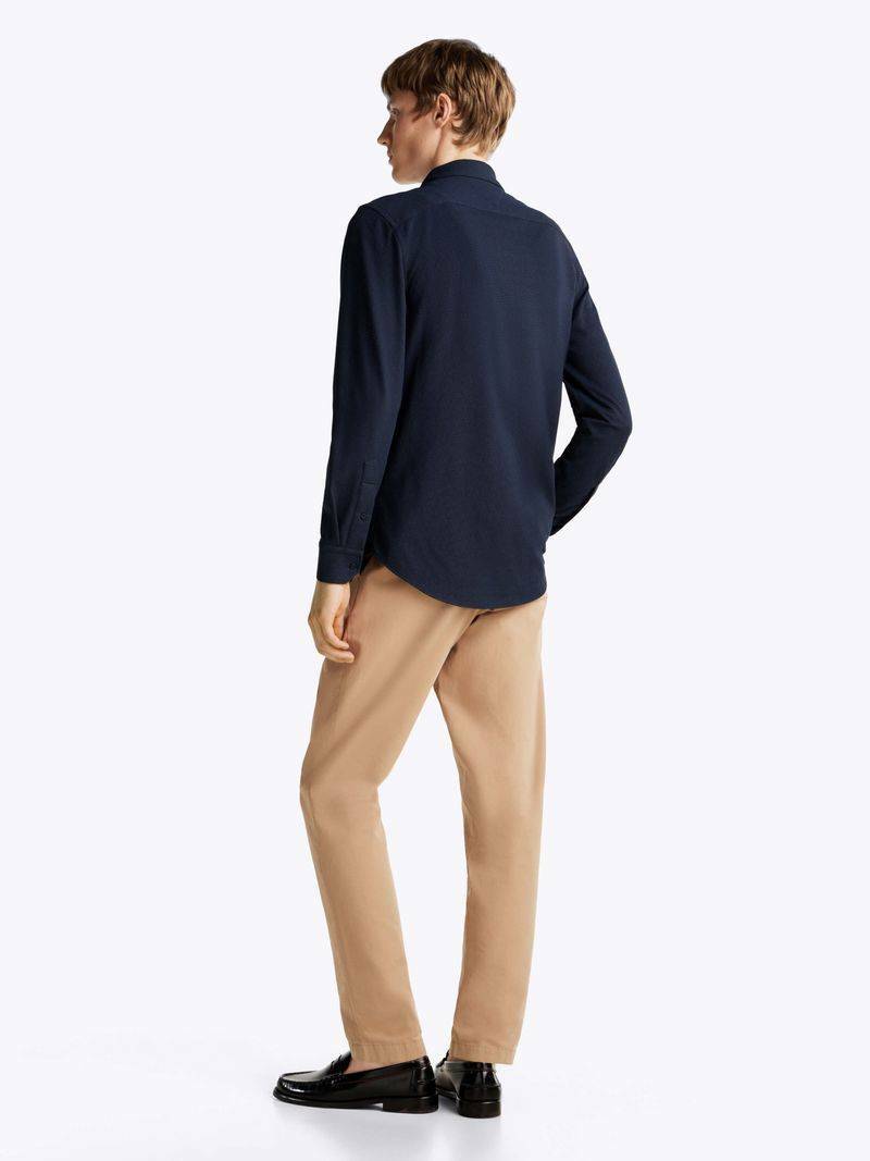 detail Tommy Hilfiger pánska tmavo modrá košeľa 
