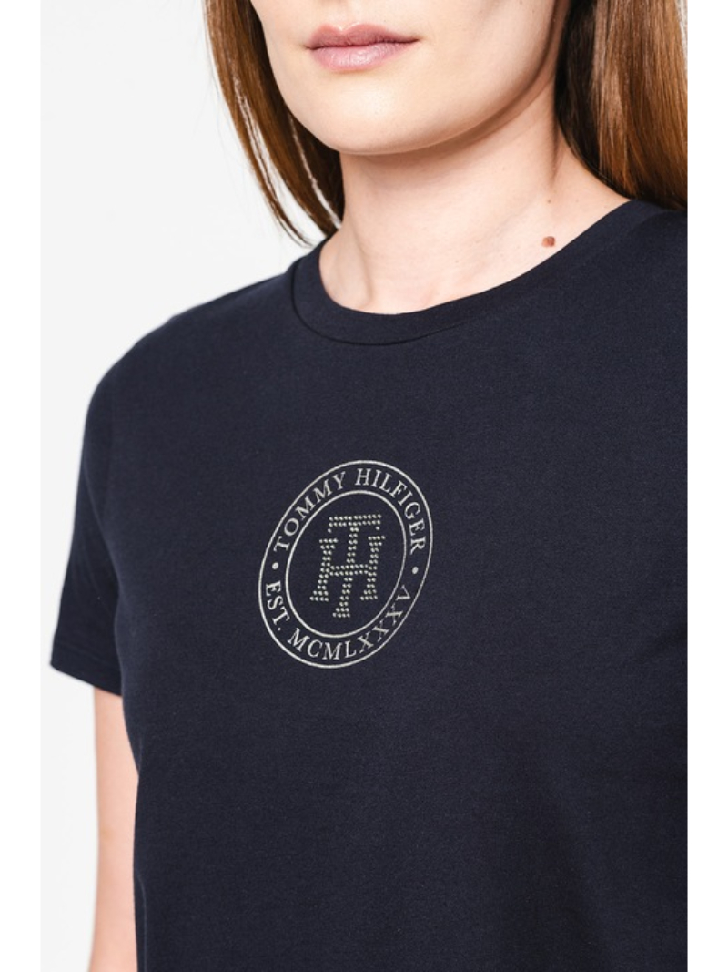 detail Tommy Hilfiger dámske tmavo modré tričko