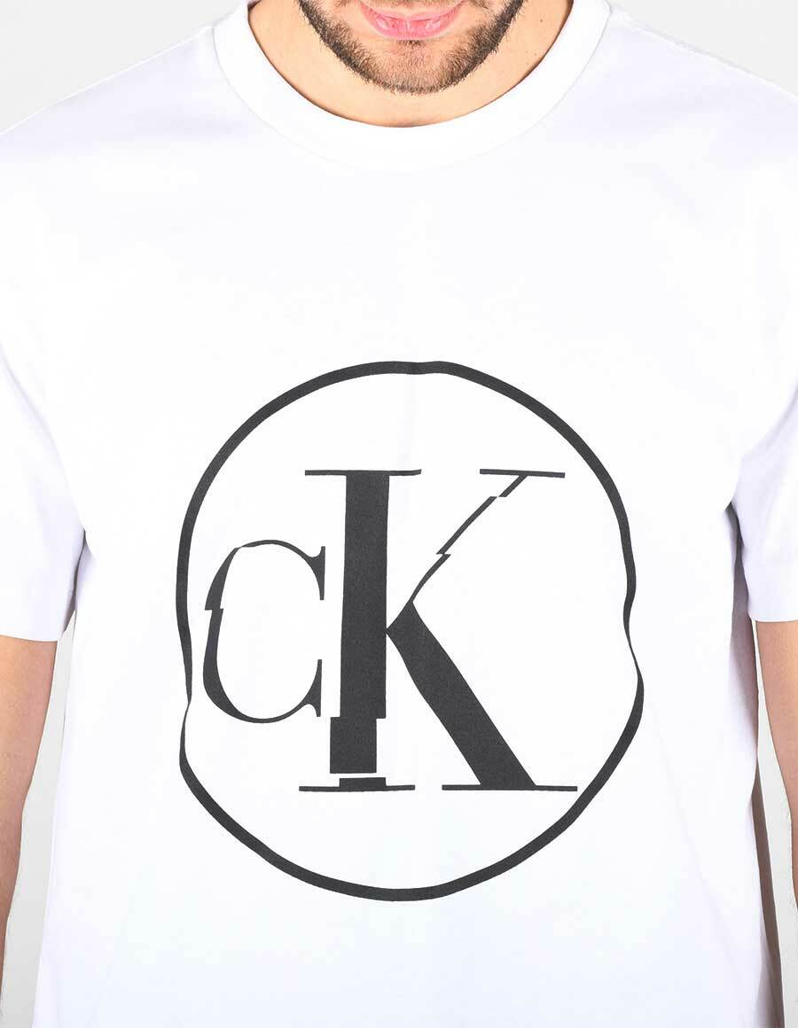 detail Calvin Klein pánske biele tričko Round
