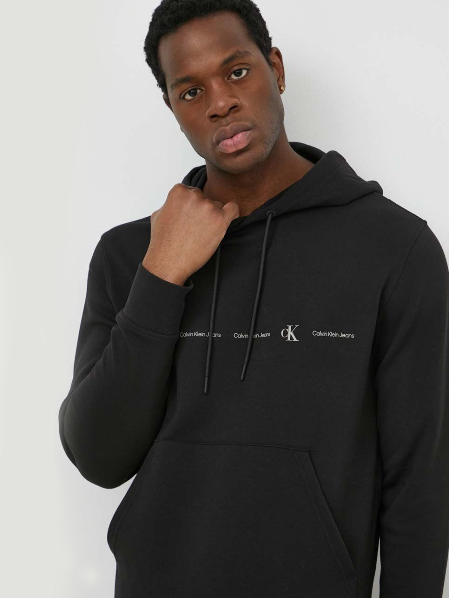 detail Calvin Klein pánska čierna mikina