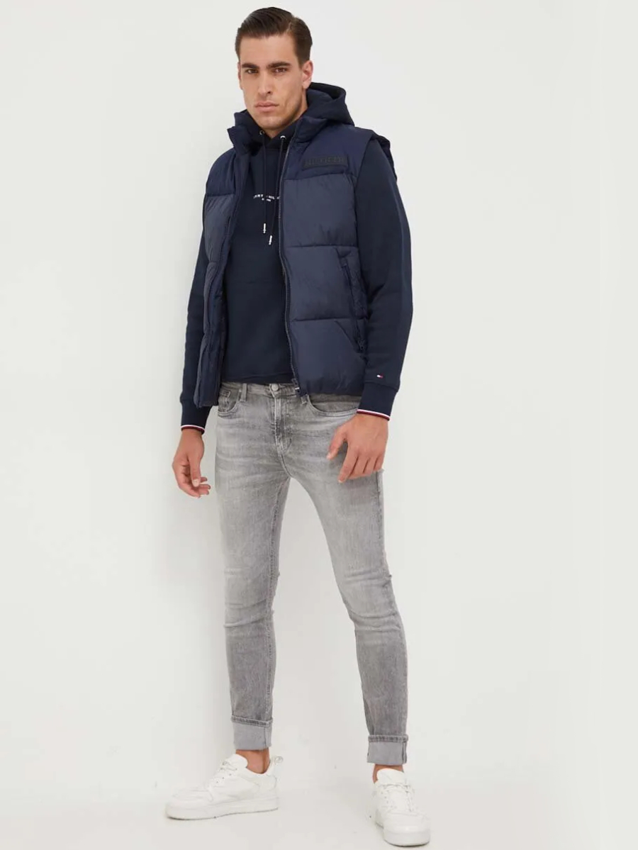 detail Tommy Hilfiger pánska tmavo modrá mikina