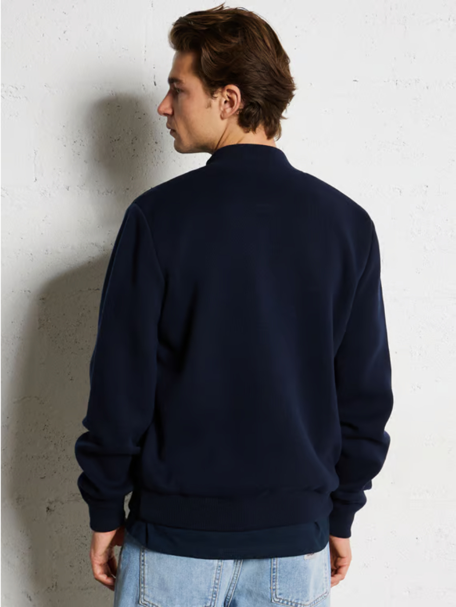 detail Pepe Jeans pánsky tmavomodrý sveter