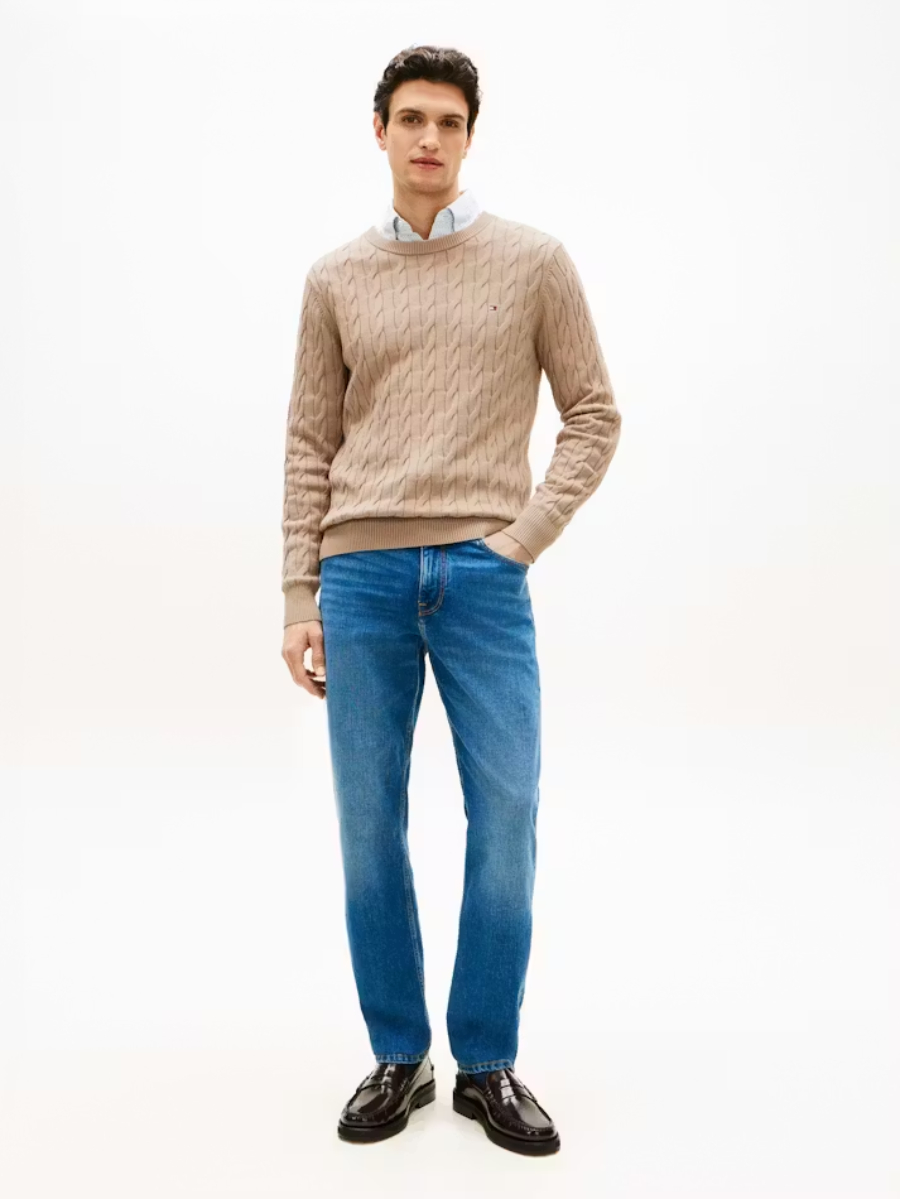 detail Tommy Hilfiger pánsky béžový sveter