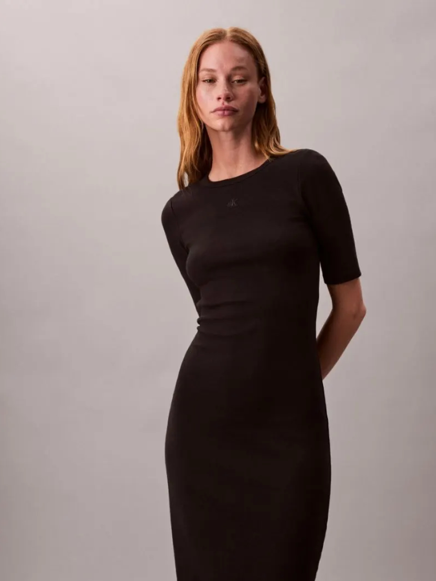 detail Calvin Klein dámske čierne šaty
