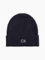 detail Calvin Klein pánska tmavomodrá čiapka