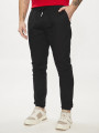 detail Tommy Jeans pánske čierne joggers nohavice 