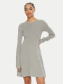 detail Calvin Klein dámske šedé šaty