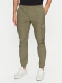detail Calvin Klein pánske khaki cargo nohavice