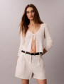 detail Calvin Klein dámske krémové šortky
