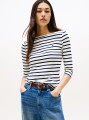 detail Tommy Hilfiger dámske pruhované tričko
