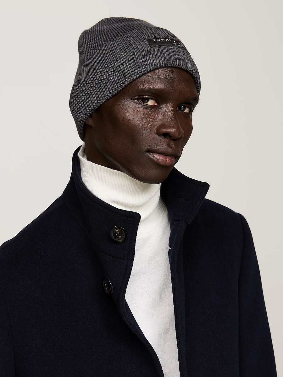 detail Tommy Hilfiger pánska šedá čiapka