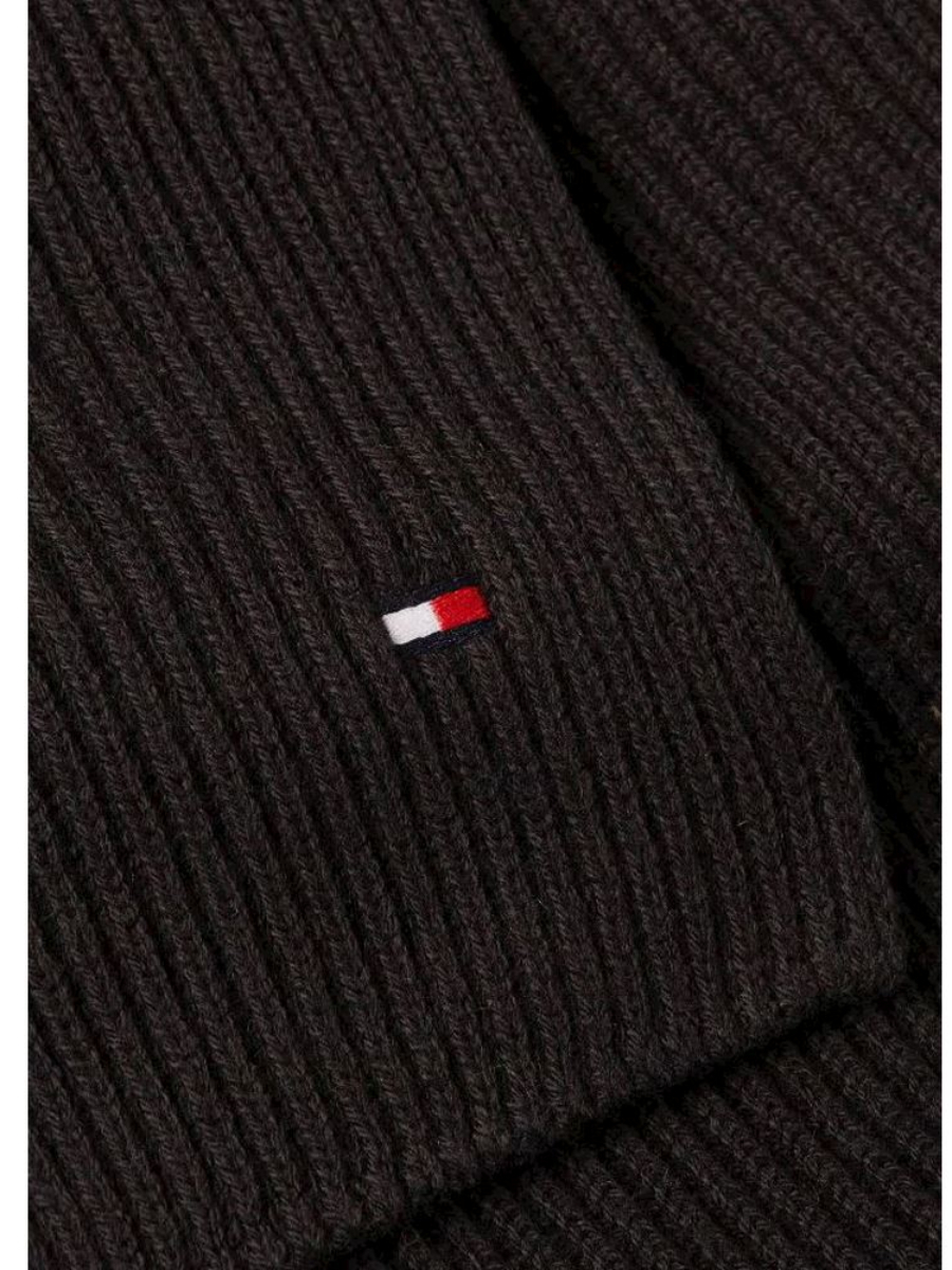 detail Tommy Hilfiger pánsky čierna šál