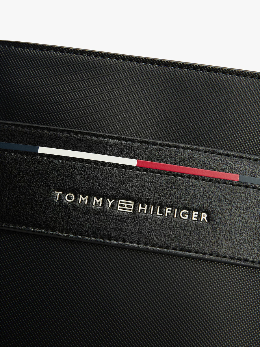 detail Tommy Hilfiger pánska čierna taška cez rameno