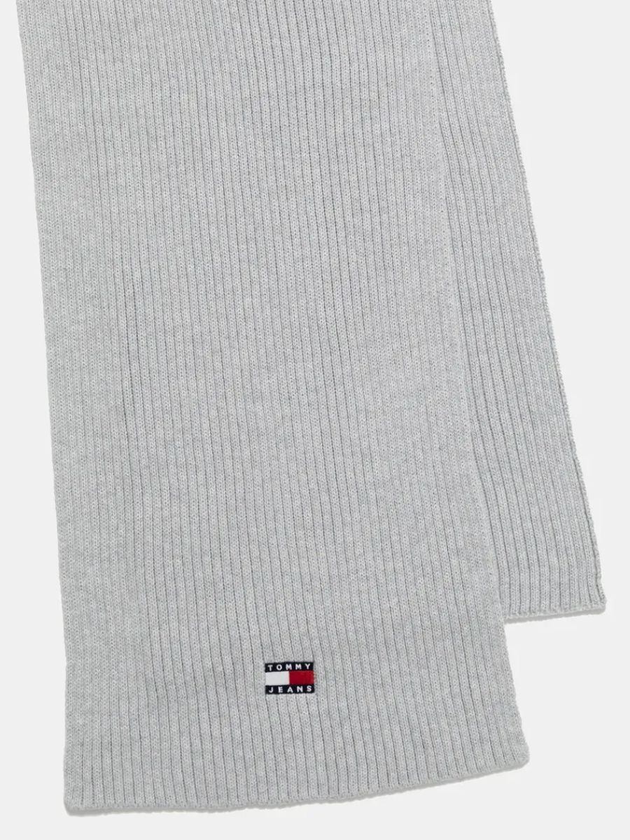detail Tommy Jeans pánsky šedý šál